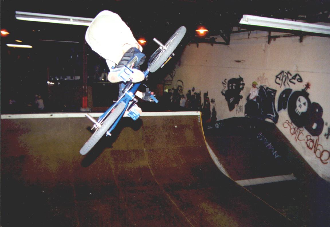pat-darksideinvert.JPG (85983 bytes)