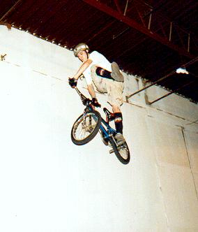 scottcancan_x-up.JPG (14040 bytes)